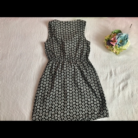 Cute summer fancy patterned dress - Picture 3 of 3